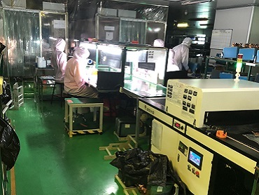 How to Select the Right Industrial LCD Screen for CNC Machines?